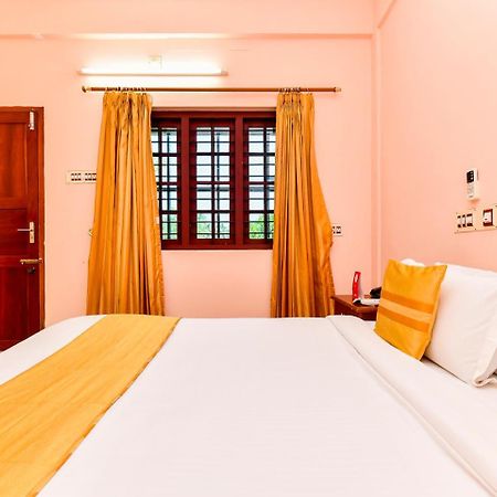 Hotel Thomson Regency Alwaye Esterno foto